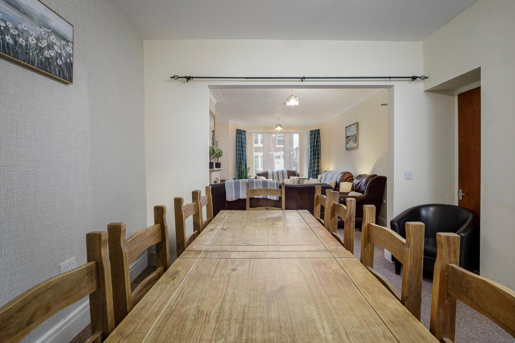Arnside - Spacious 10-Bedroom Seaside Cottage Blackpool Exteriör bild
