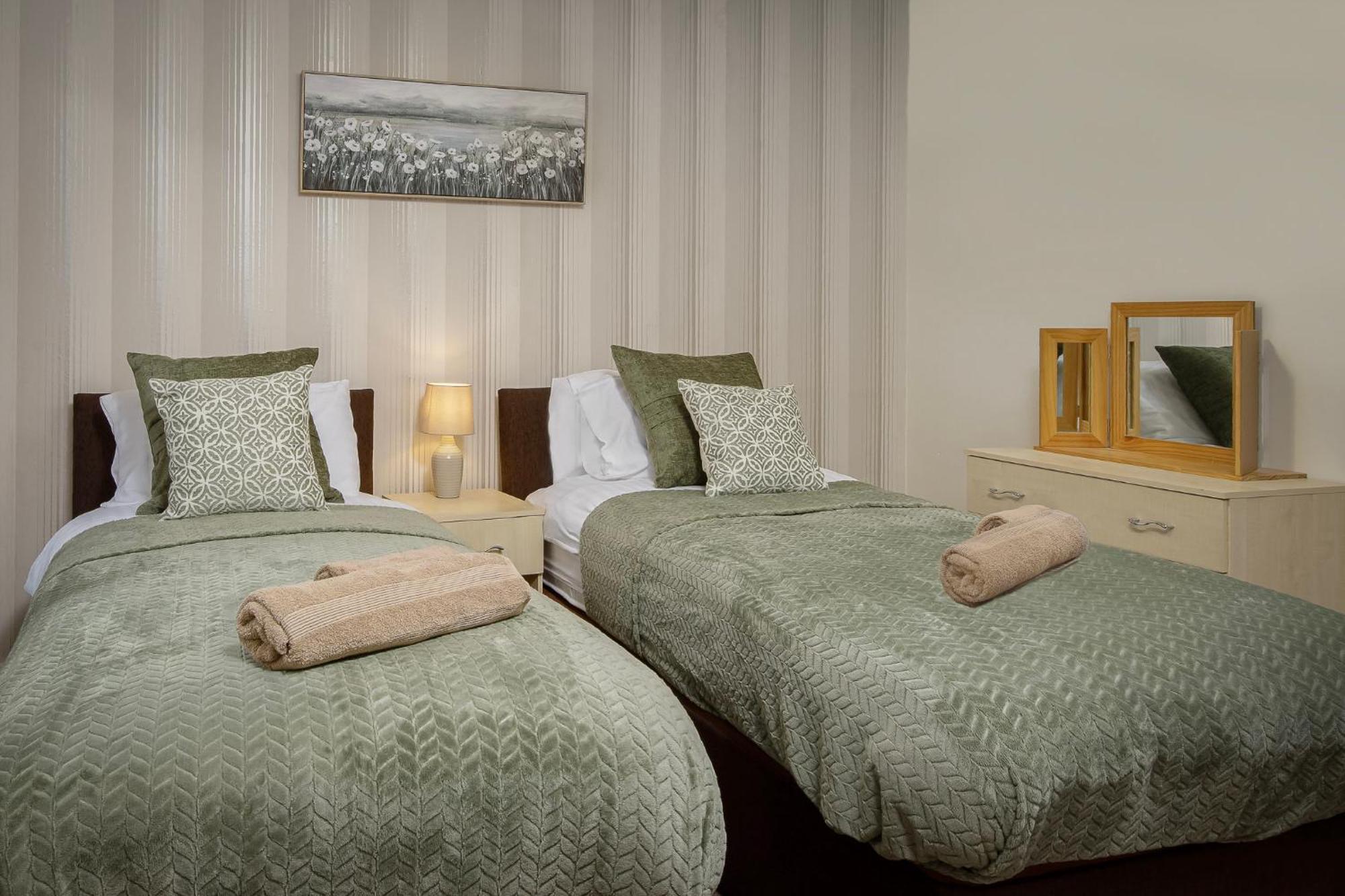 Arnside - Spacious 10-Bedroom Seaside Cottage Blackpool Exteriör bild