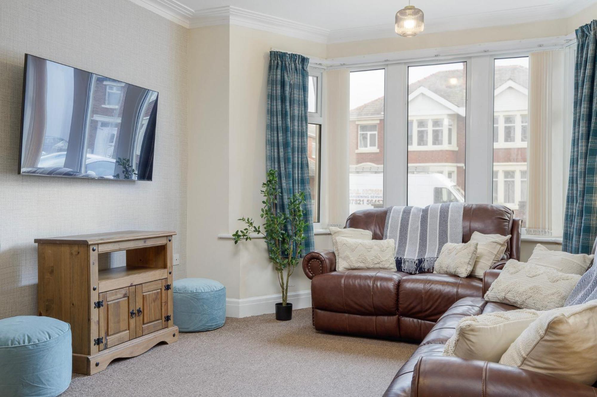 Arnside - Spacious 10-Bedroom Seaside Cottage Blackpool Exteriör bild