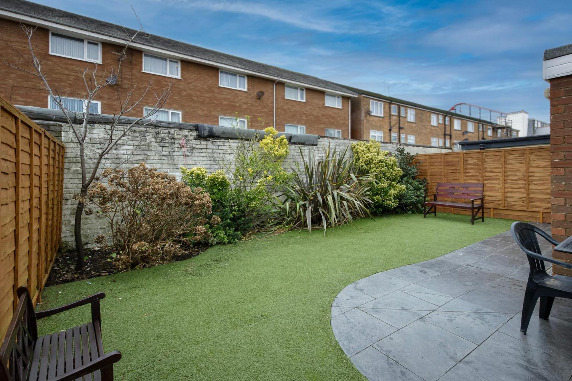 Arnside - Spacious 10-Bedroom Seaside Cottage Blackpool Exteriör bild