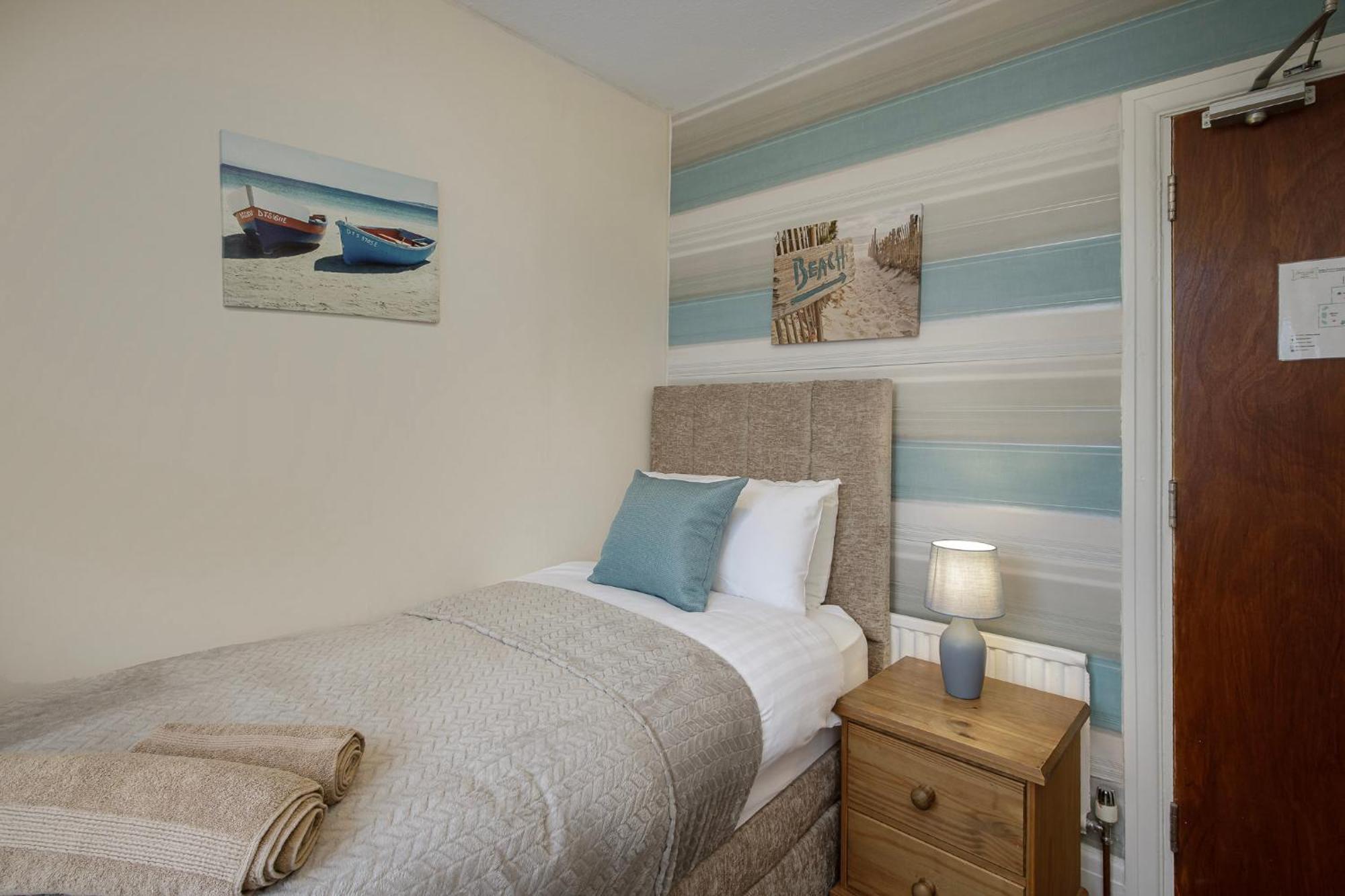 Arnside - Spacious 10-Bedroom Seaside Cottage Blackpool Exteriör bild